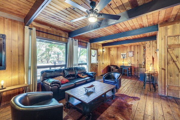 Eureka Springs Vacation Rental | 3BR | 3BA | 1,740 Sq Ft | Stairs Required