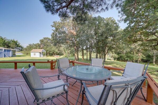 Mannford Vacation Rental | 3,000 Sq Ft | 4BR | 2.5BA | Step-Free Entry