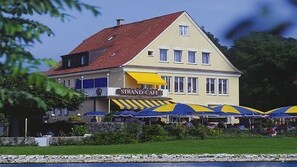 Hotel Strand-Café mit Gästehaus Charlotte, (Langenargen), LHS 11322-Hotel Strand-Café mit Gästehaus Charlotte