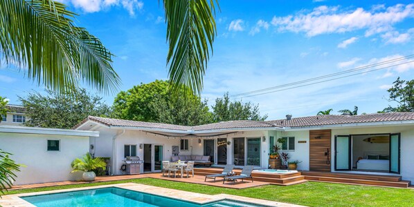 Relaxation and Luxury Combined: Dive into Bliss in Our Poolside Paradise. Unwind in the Hot Tub, Soak up the Sun on Plush Loungers, and Indulge in Al Fresco Dining for Six. Your Perfect Getaway Awaits