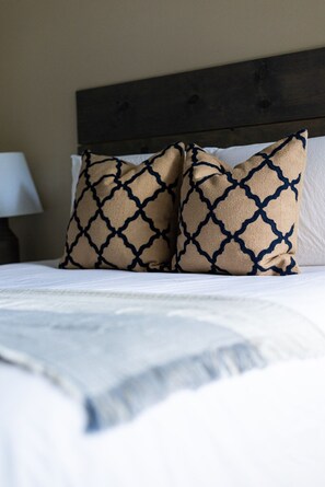 Master Bedroom with Queen Bed and en suite Bathroom
