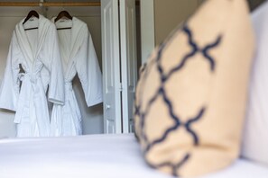 Master Bedroom with Queen Bed and en suite Bathroom
