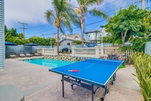 Enjoy all the amenities this home has to offer: bikes, ping pong, stand up paddle boards, foosball, etc.!