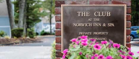 Welcome to The Villas at Norwich Inn! Your memories and experience awaits! We can’t wait to host your next vacation! Please take a look around and let us know how we can help make your stay next-level special. Celebrating something? Send us a note! 