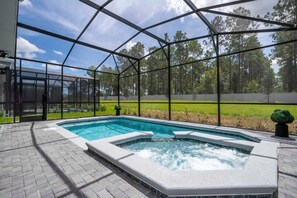 Patio w Pool