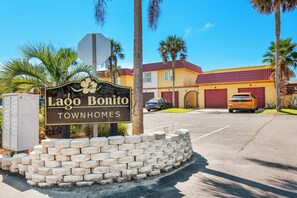Lago Bonito Townhomes