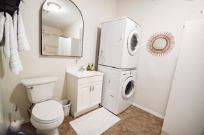 Washer/Dryer and full bathroom