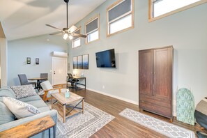 Studio | Free WiFi | Smart TV | Dining Table