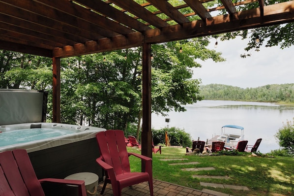 In this property you're in for a treat! Enjoy the hot tub with a peaceful view.