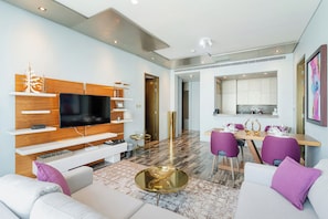 Seating area, TV and multimedia