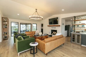 Sliding glass doors let in all the natural light  and lead to backyard oasis!