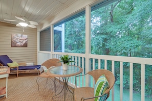 Private Screened-In Porch | 1,250 Sq Ft