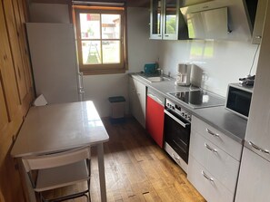 Ferienhaus, 60 qm, 2 Schlafzimmer, 1 Wohn-/Schlafzimmer, Terrasse, max. 3 Personen-Küche und Essbereich