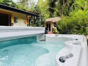 Baignoire à remous extérieure