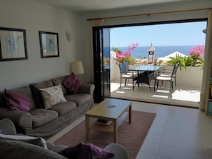 Lagoverdesuites B1 bi-fold doors to balcony
