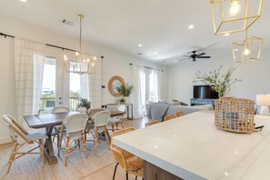 Kitchen & Dining Area