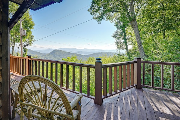 Cullowhee Vacation Rental | 2BR | 2BA | Stairs Required | 1,250 Sq Ft