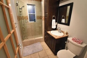 Salle de Bain #1 - Bathroom upstairs, shower with body jets