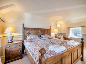 Master bedroom | Ship Cottage - Rose and Ship Cottage, Reedham