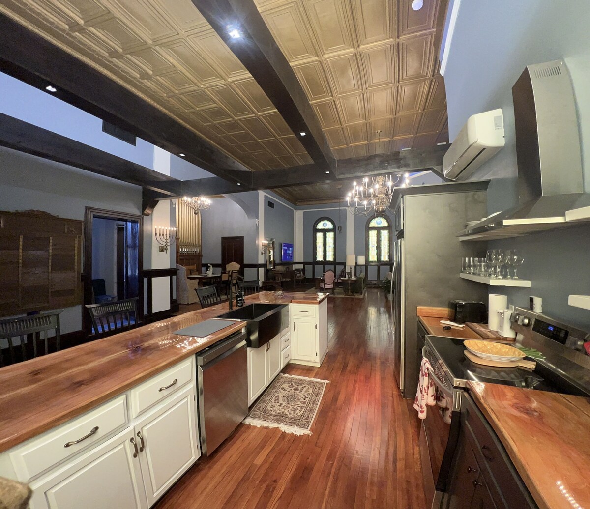 100-Year-Old HISTORIC DOWNTOWN Building Spacious, Elegant, Comfy, Pet Friendly