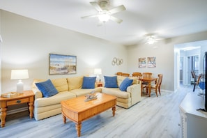 Living Room | Central A/C | Smart TV