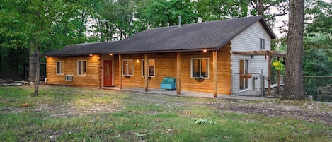 Welcome the Sunny Ridge Hideaway cabin