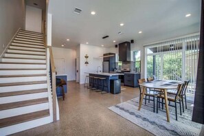 Entry way - Open floor entry way