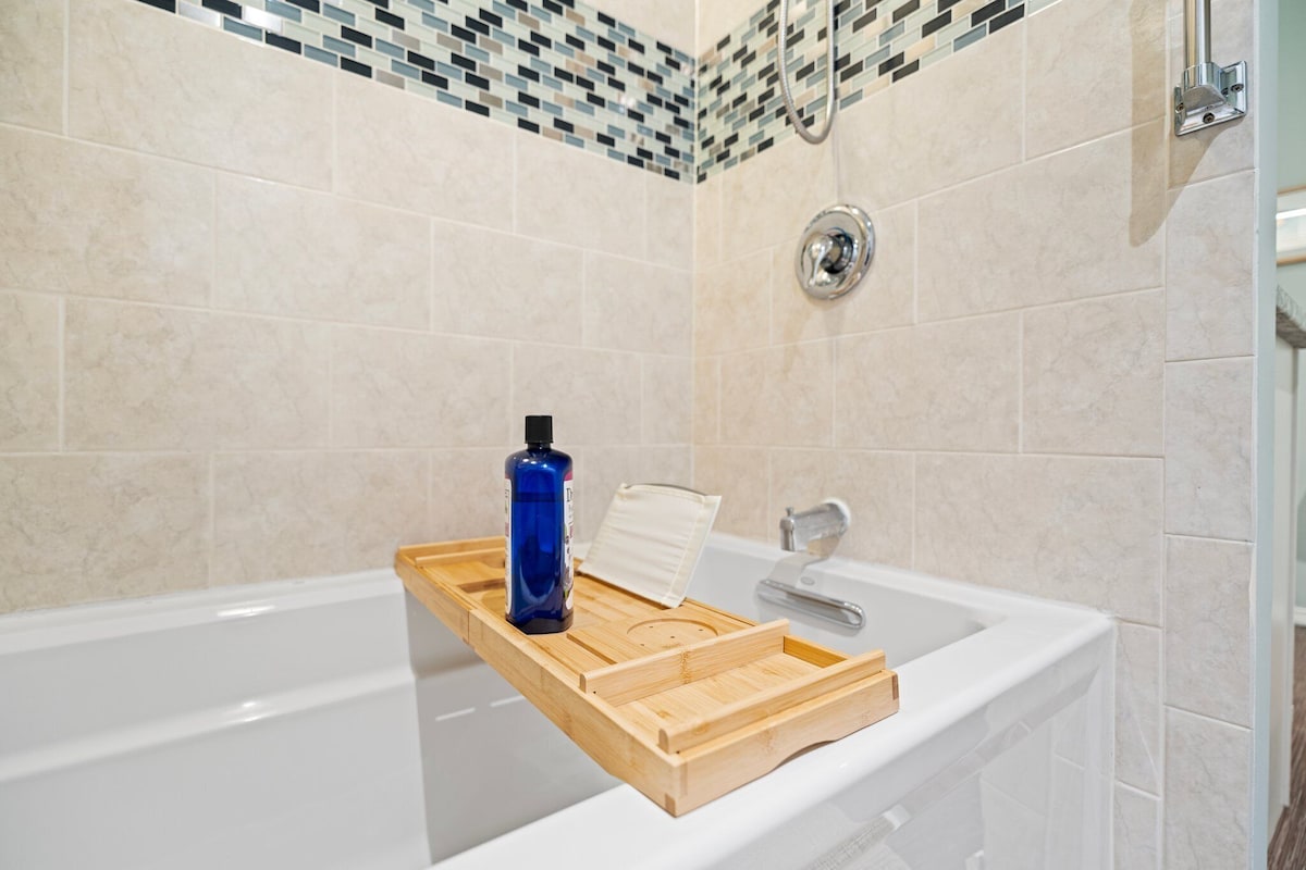 Cayuga Lake Wine Trail – 180° elevated Lake Views-2 king beds & new fire-pit