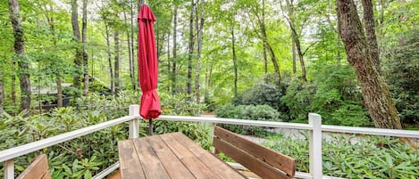 Highlands Vacation Rental | 2BR | 2BA | 1,000 Sq Ft | Stairs Required