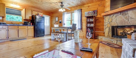 Blairsville Vacation Rental | 2BR | 1BA | 832 Sq Ft | 4 Steps Required to Enter