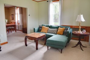 A mix of modern and antique furniture in the living room