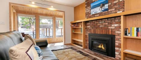 This charming 3-bedroom cabin in Agate Bay is a lovely family-friendly retreat ideally located in the heart of all that Tahoe has to offer!