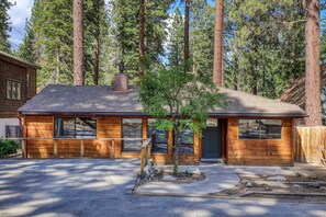 Tucked amongst the trees the home is located just a 10-minute drive to Northstar Ski Resort and 1 minute from the beach.