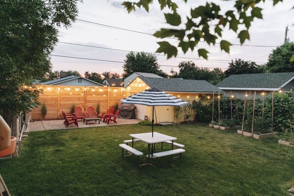 Welcome  to Yellowbird Retreat. Fully fenced backyard for furry friends and the kiddos