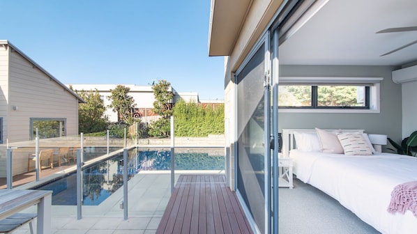 Bedroom with pool access 