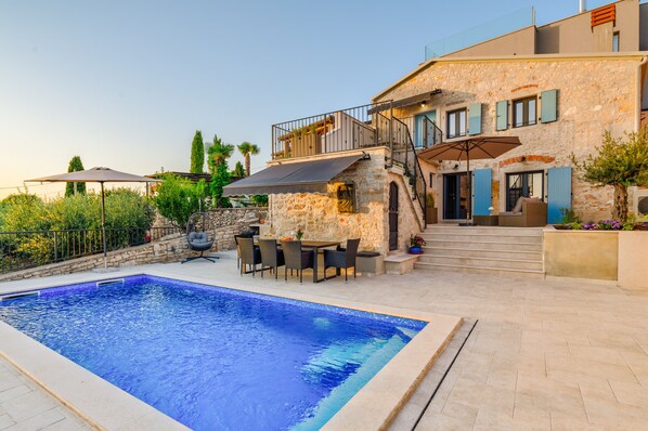 Villa Casa Mar with pool in Mugeba, Istria