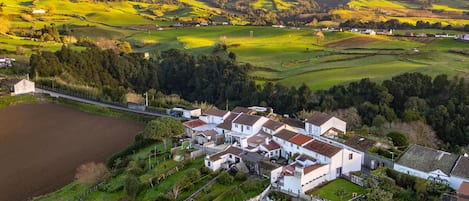 VISTA DE CIMA DA CASA XADREZ E DA LOMBA DO BOTÃO, POVOAÇÃO
