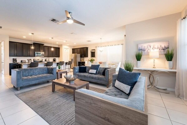 Experience modern comfort in this open-plan living space with stylish furnishings and a fully equipped kitchen.