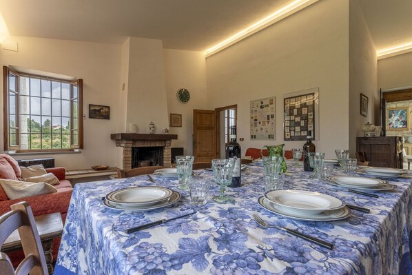 Autumn, Dining Room, Living Room, Spring, Summer