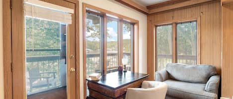 Sun Room is Where Comfort Meets Panoramic Views