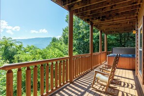 Spacious, Beautiful Cabin in the Smoky Mountains