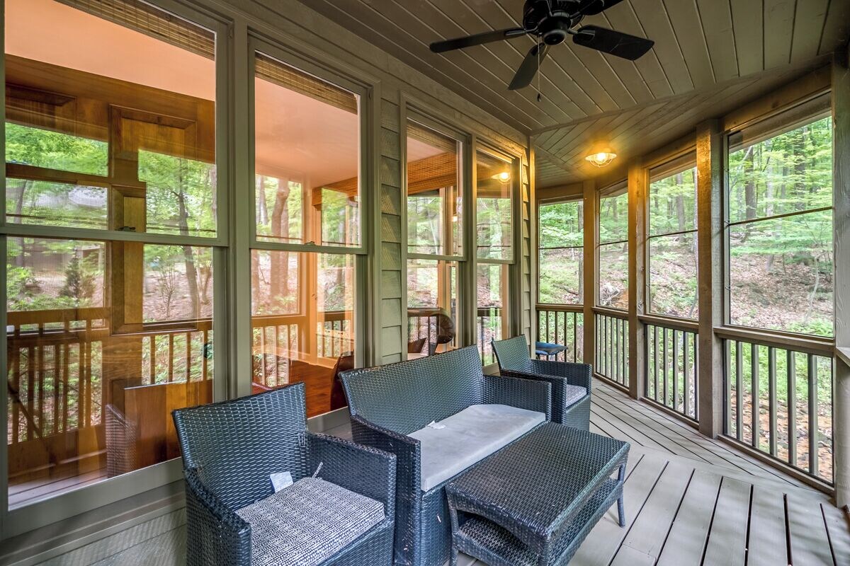Relaxing mountain retreat in Big Canoe with wrap around deck and babbling brook