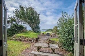 Haven View - 1 Bed Shepherds Hut - St Ishmael's (21914)