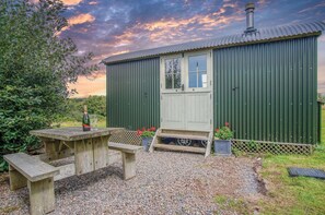 Haven View - 1 Bed Shepherds Hut - St Ishmael's (21921)