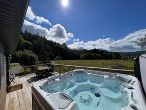 Bañera de hidromasaje al aire libre