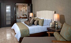 King size suite with lounge area