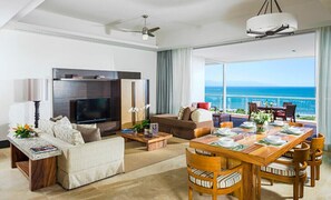 Dining/Living room with access to the deck and private pool