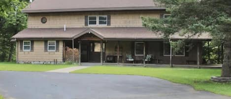 view of the house as you pull in the driveway