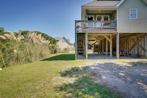 Townhome Exterior | Pet Friendly w/ Fee | Outdoor Shower