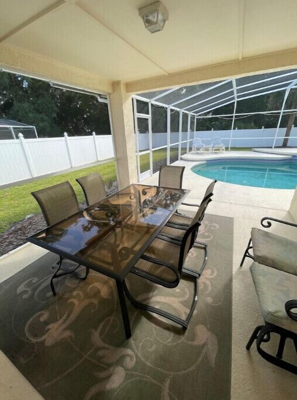 Outdoor dining